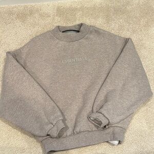 Light Grayish-Beige Crewneck Sweater with Relaxed Fit and Ribbed Cuffs